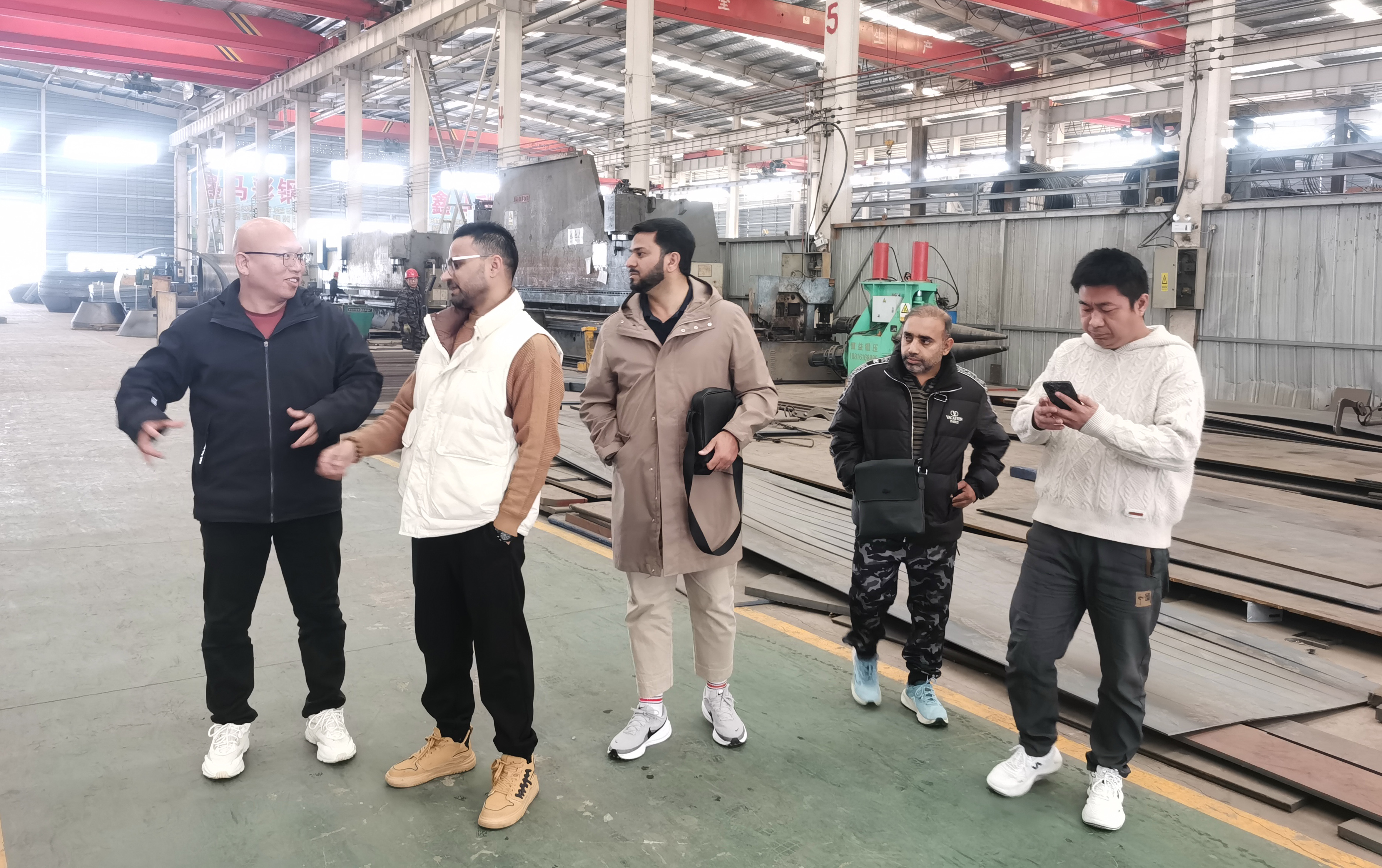 A New Chapter in Steel Cooperation: A Record of Mahmoud’s Delegation’s Visit to a Carbon Steel Plate Production Line