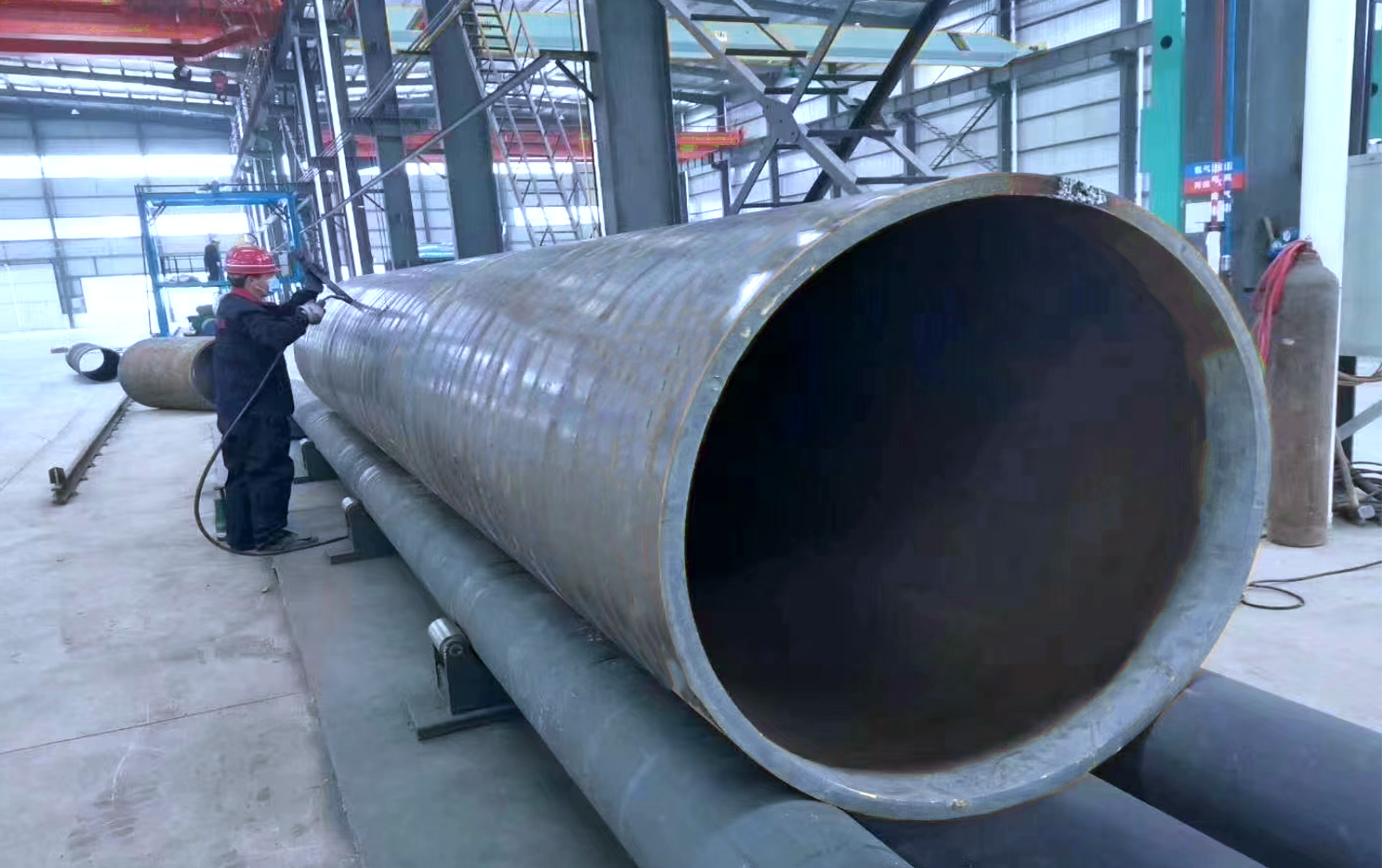 Foreign Steel Company Welcomes In-depth Overseas Client Factory Visit: High-Quality Large-Diameter Steel Pipes Receive High Praise!