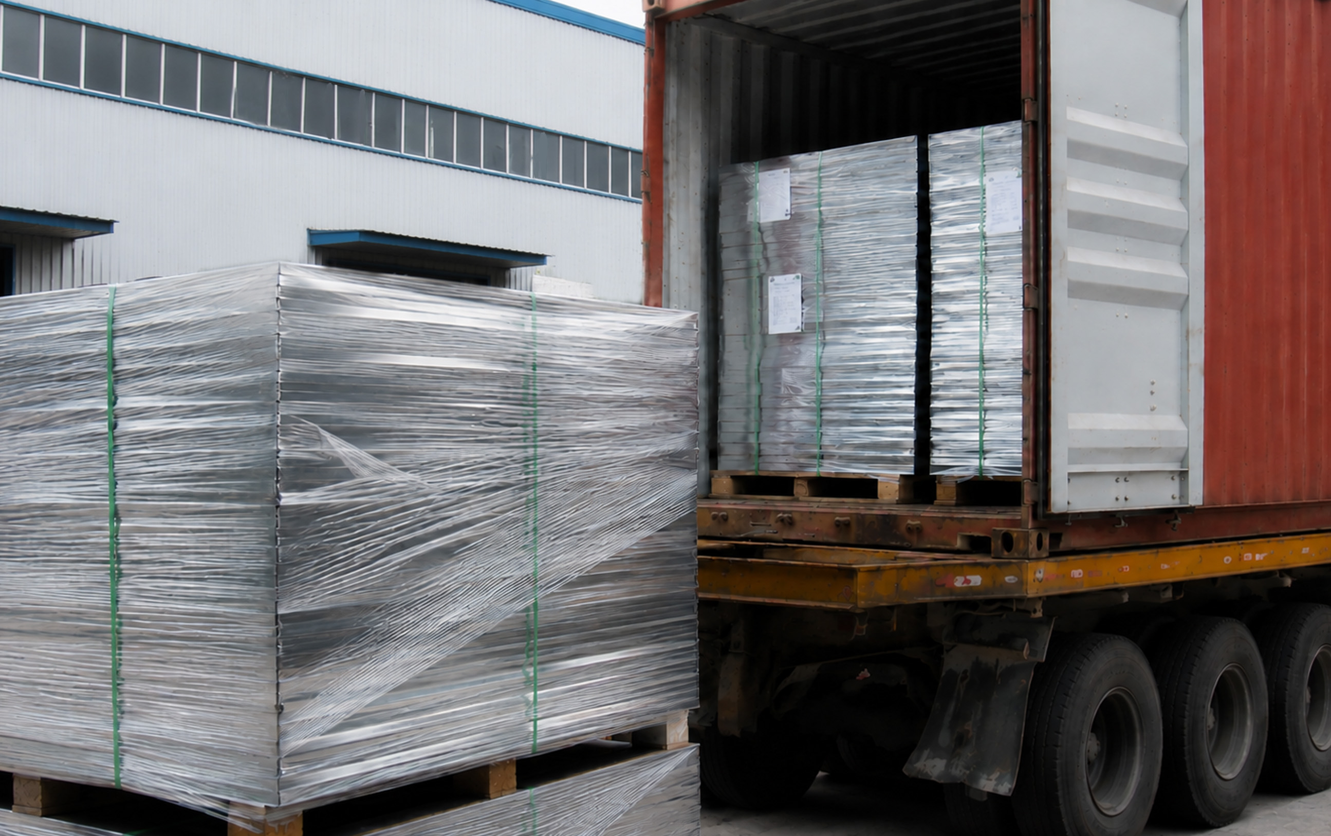 GDD Steel Completes Overseas Order Delivery: Stainless Steel Plates and Stainless Steel Bars Shipped Simultaneously